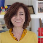 Profesora de español con más de 15 años de experiencia en cursos de español en grupos y clases particulares.